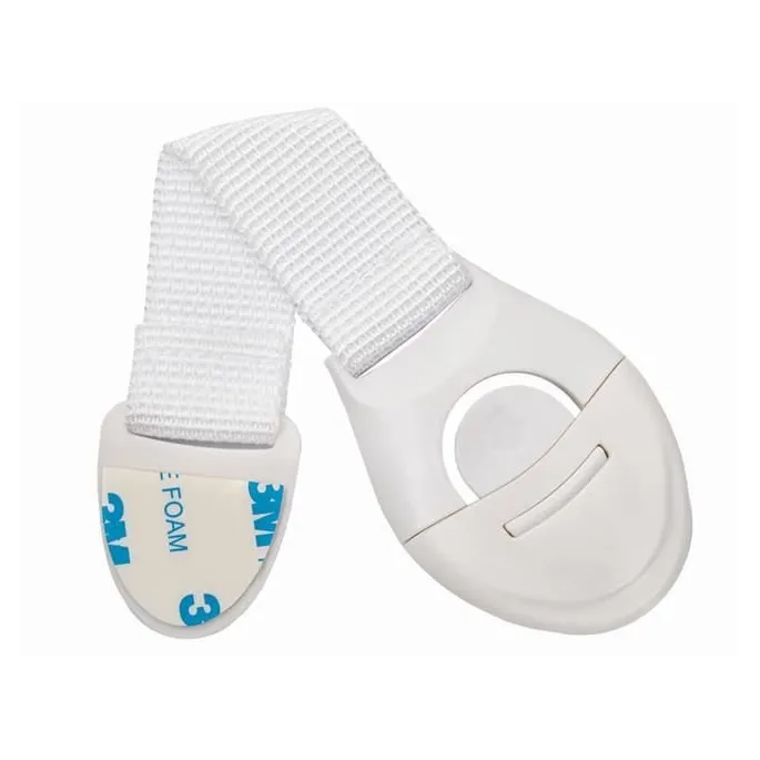 widok zabezpieczenia zamontowanego na drzwiczkach szafki kuchennej