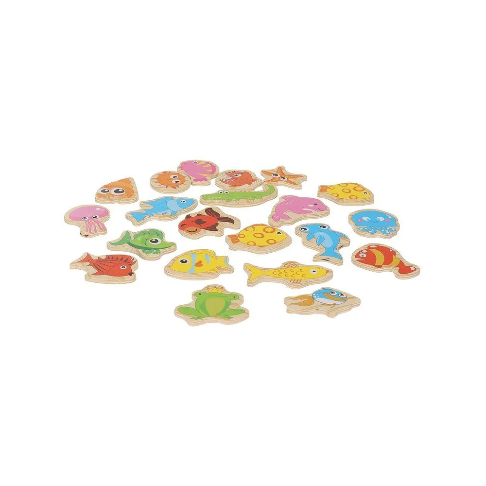 detal magnesu przywieszonego do drewnianej rybki z zestawu