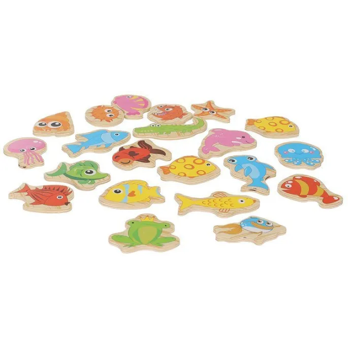 detal magnesu przywieszonego do drewnianej rybki z zestawu