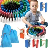 kolorowe drewniane domino rozłożone na podłodze