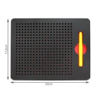 dziecko rysujące wzory na tablicy magnetycznej