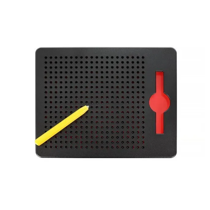 tablica magnetyczna z widocznymi kulkami w różnych miejscach