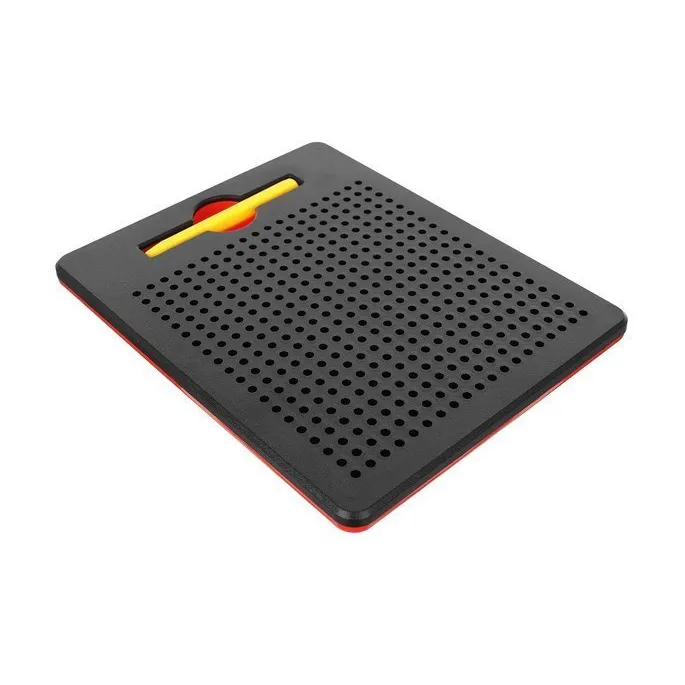 czarna tablica magnetyczna na jasnym tle