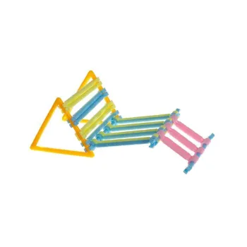 przykładowe konstrukcje wykonane ze słomek i łączników