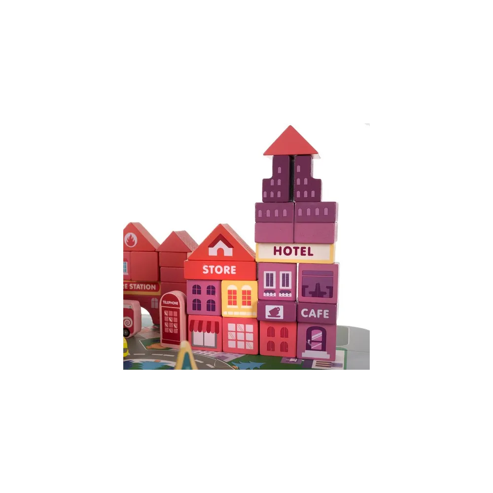 drewniane figurki: strażak, policjant, pielęgniarka z zestawu