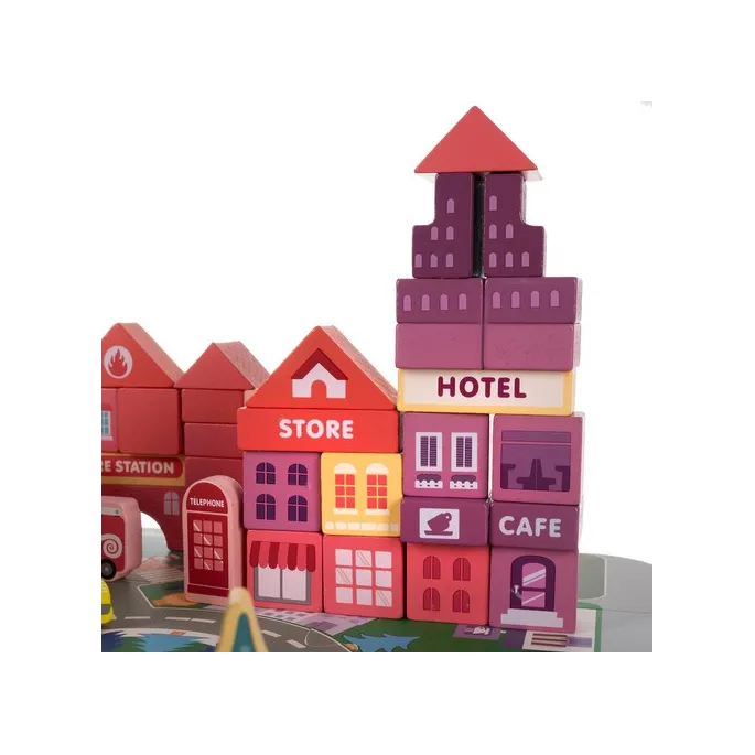 drewniane figurki: strażak, policjant, pielęgniarka z zestawu