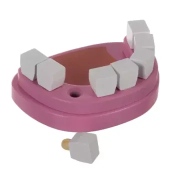 szczypce i pęseta do zabawy jako wyposażenie zestawu medycznego