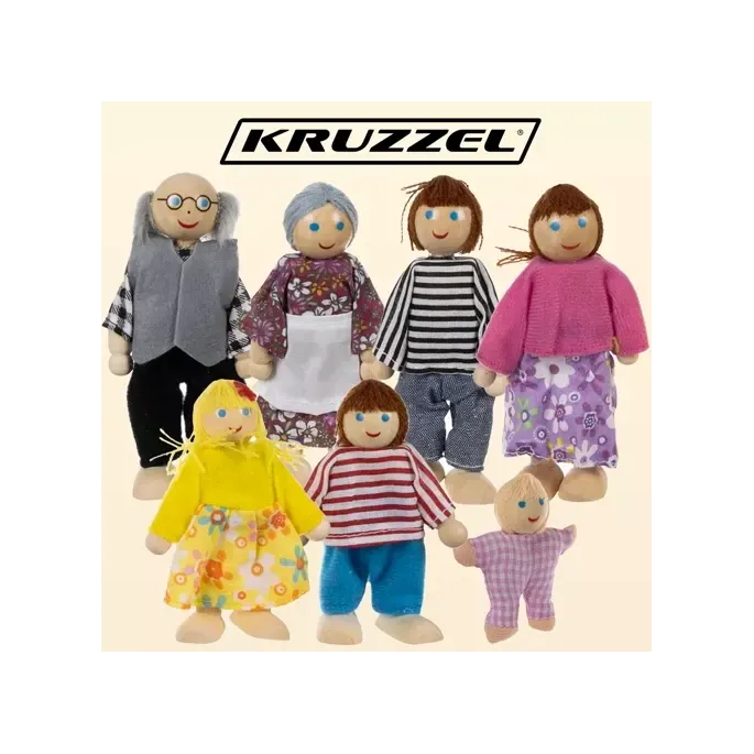 widok całej rodziny drewnianych lalek ustawionych w szeregu