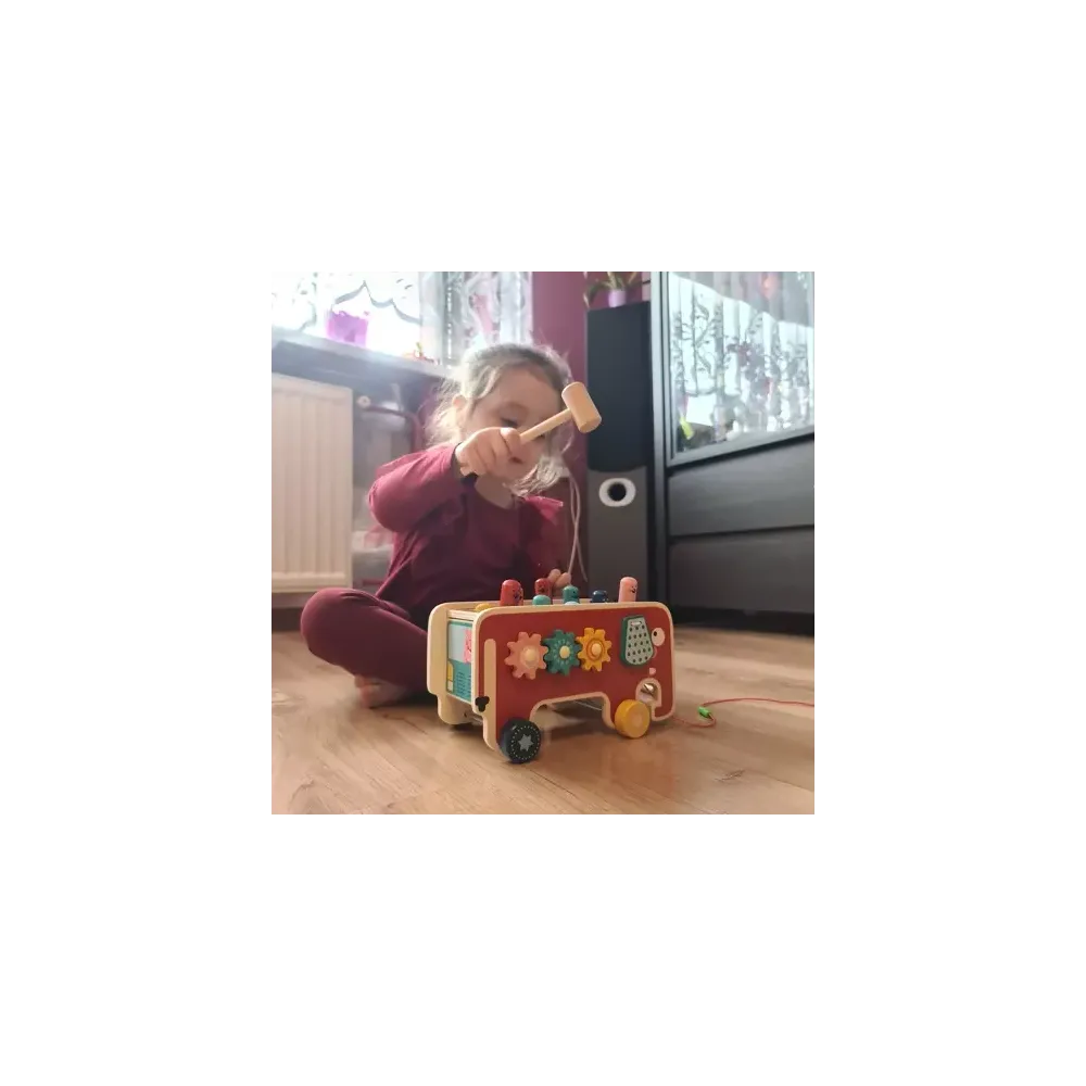 Słoń z polerowanymi drewianymi elementami bezpiecznymi dla dzieci