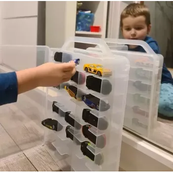 Walizka na auta przedstawiona z zamykanymi zaciskami