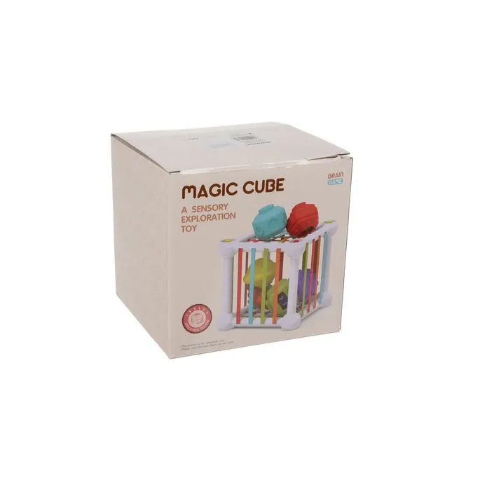 Zbliżenie na wielokolorowe ściany kostki sensorycznej