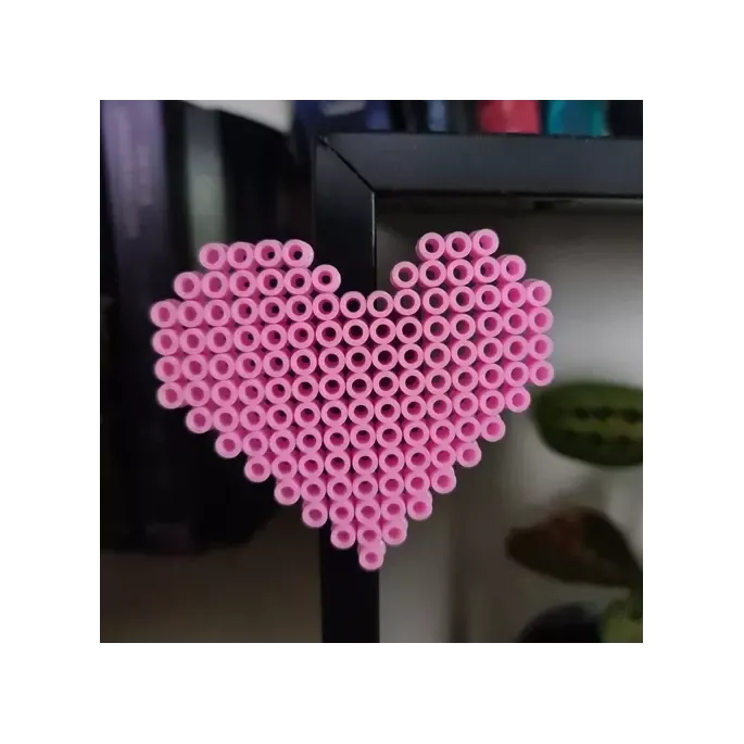 Gotowe kolorowe figurki wykonane z koralików do prasowania