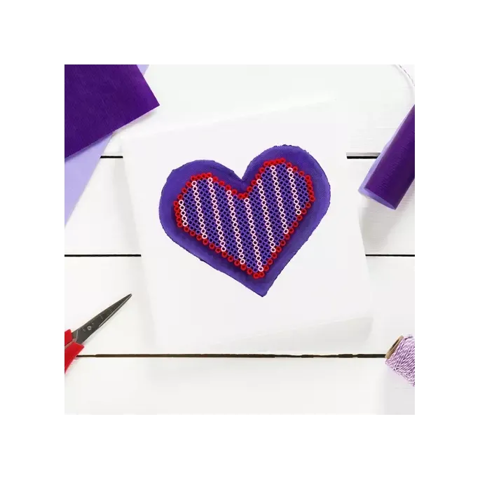 Różnorodność kolorów koralików ułożonych według odcieni