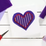 Różnorodność kolorów koralików ułożonych według odcieni