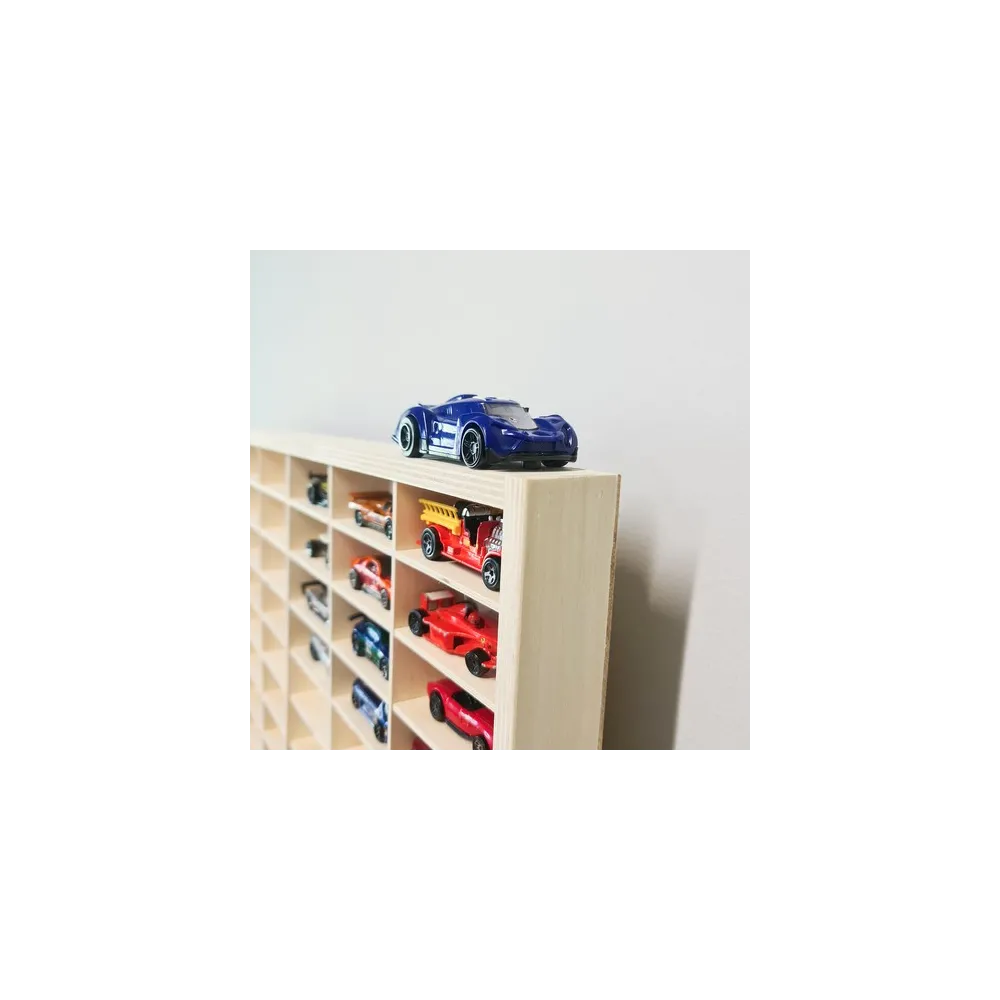 widok całkowity półki na auta, dziecięca aranżacja wnętrza