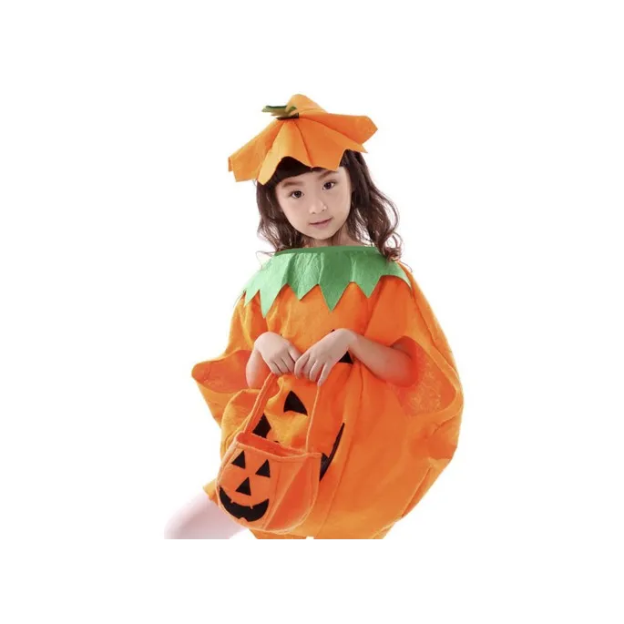 kostium dyni prezentowany na dziecku podczas zabawy