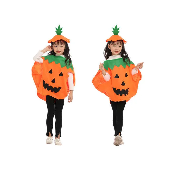 zbliżenie na zestaw: kamizelka, czapeczka i torba w wersji dynia