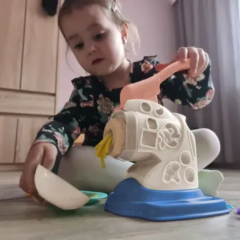 widok zestawu masa plastyczna Kruzzel 22526 wraz z opakowaniem