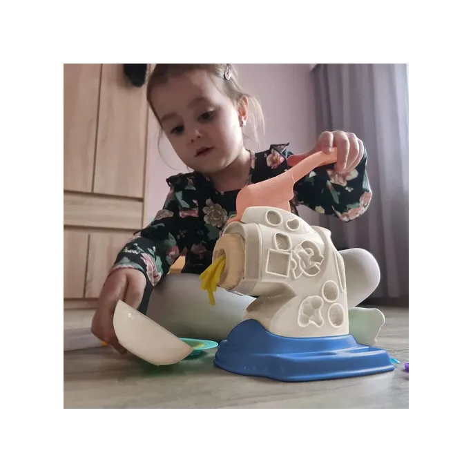 widok zestawu masa plastyczna Kruzzel 22526 wraz z opakowaniem