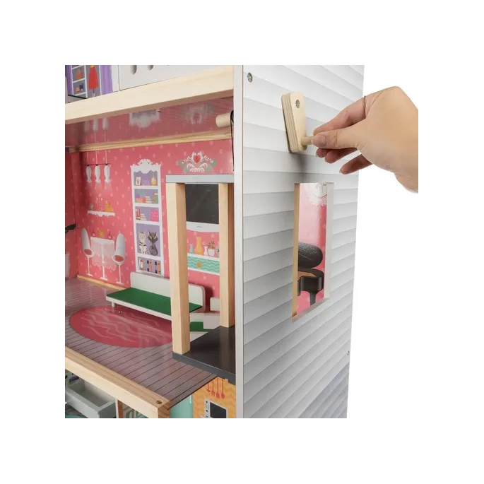 Szczegół windy z korbką służącą do podnoszenia lalek na piętra