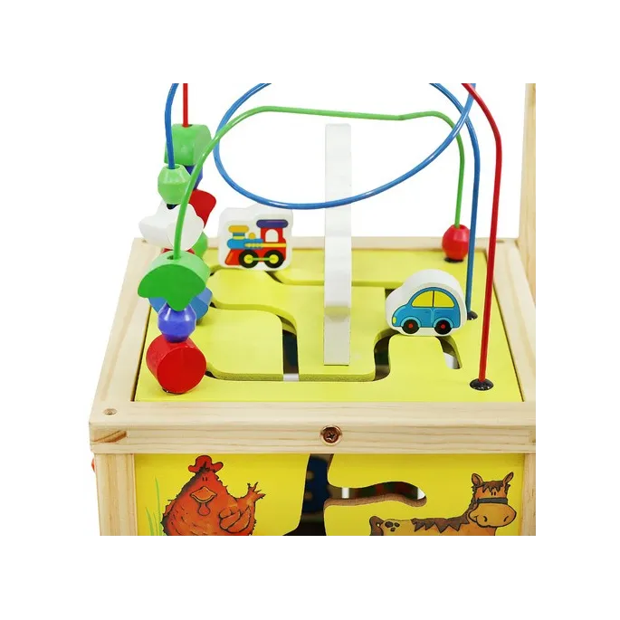 detal pchacza pokazujący połączenie drewna z kolorowymi elementami