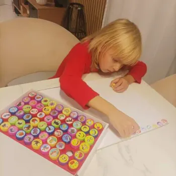 Stempelki do ozdabiania zeszytów i laurek w zestawie dla dzieci