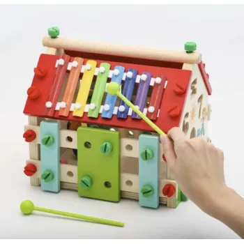 zbliżenie na detal wykończenia domku edukacyjnego