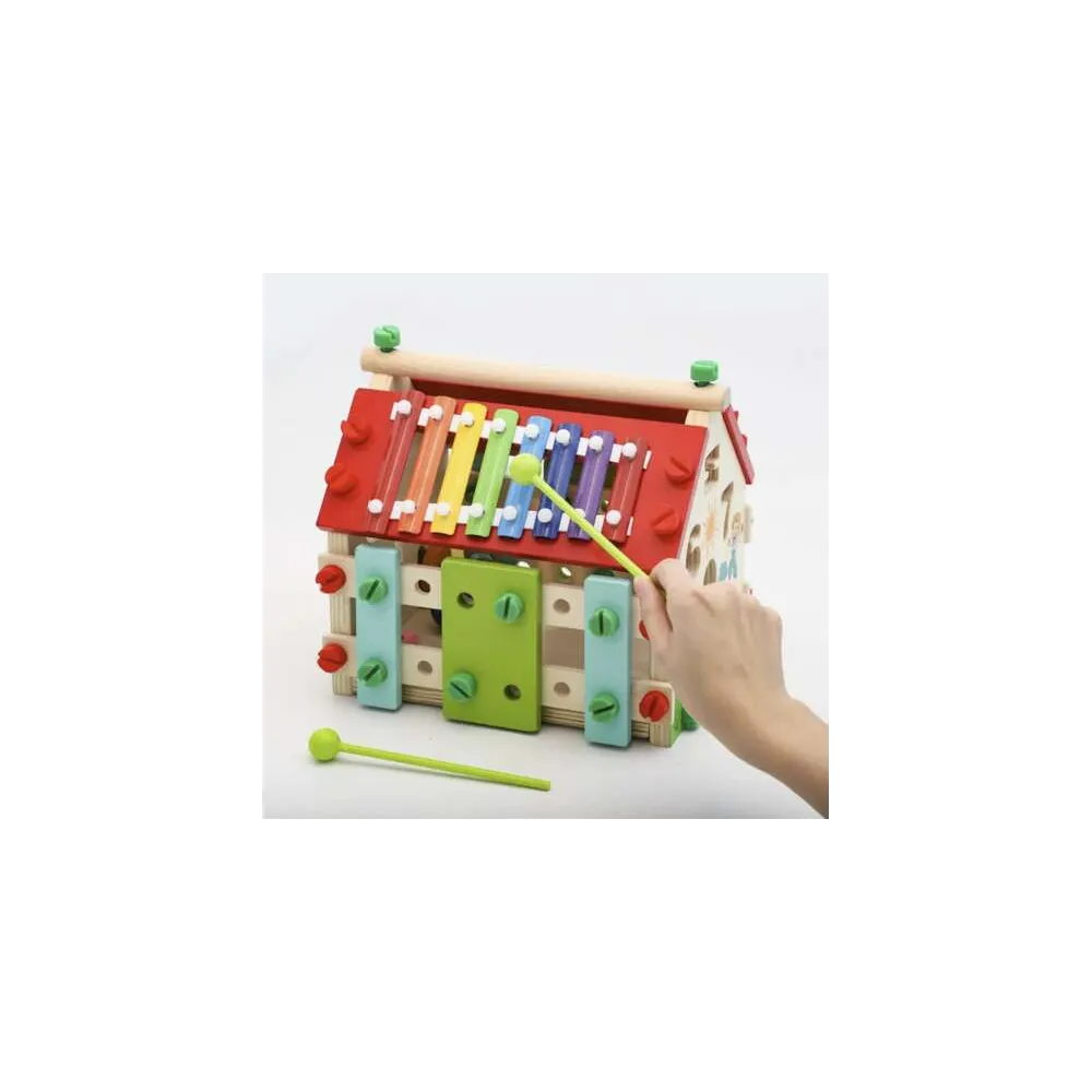 zbliżenie na detal wykończenia domku edukacyjnego