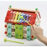 zbliżenie na detal wykończenia domku edukacyjnego