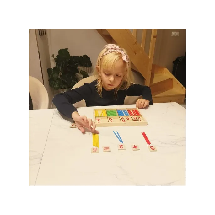 patyczki do liczenia ułożone w tęczowe kolory