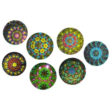 dziecięcy kalejdoskop obracany widziany z boku