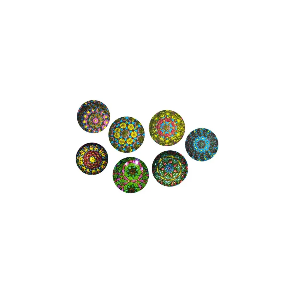 dziecięcy kalejdoskop obracany widziany z boku