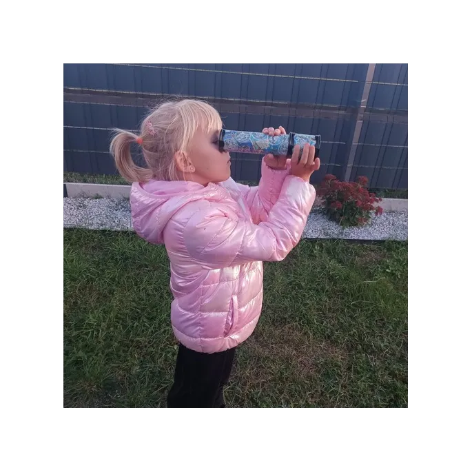 kalejdoskop wykonany z papieru, szkła i plastiku