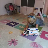 detal drzwi kierowcy i pasażera w ambulansie zabawkowym