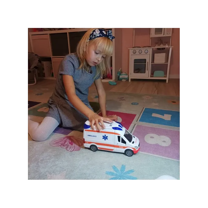 zabawka karetka pogotowia w realistycznych barwach ratunkowych