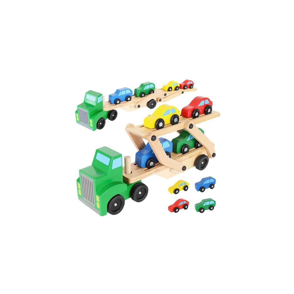 drewniany tir z lawetą i czterema kolorowymi autkami na białym tle