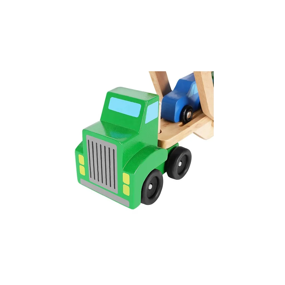 detal drewnianej konstrukcji tira oraz lawety z gładkimi krawędziami