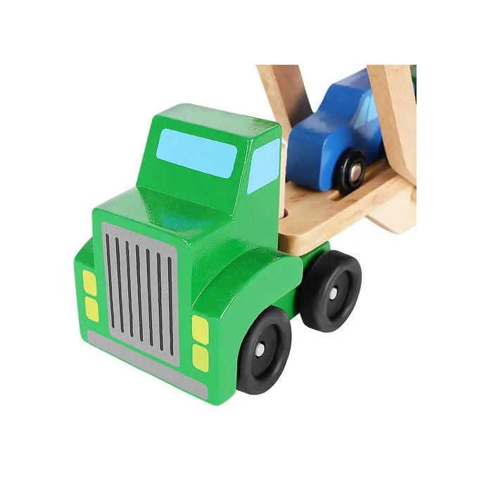 detal drewnianej konstrukcji tira oraz lawety z gładkimi krawędziami