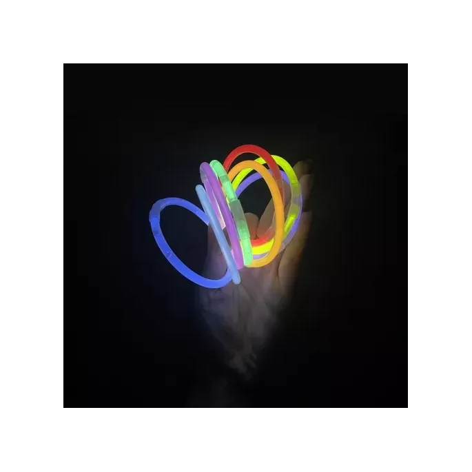 pudełko z patyczkami i akcesoriami do łączenia