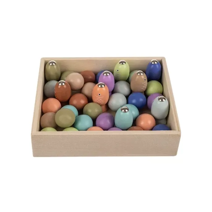 zbliżenie na rybki z magnesem i kulki do zabawy