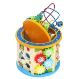 kostka podczas układania klocków w sorterze