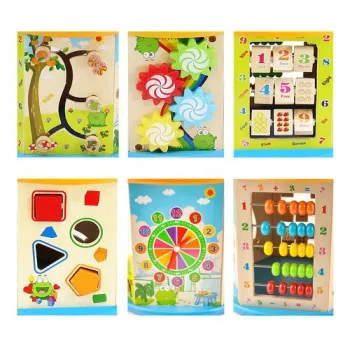 zestaw pionków do gry oraz klocki obok kostki edukacyjnej