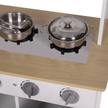 zestaw półek i schowków do przechowywania akcesoriów