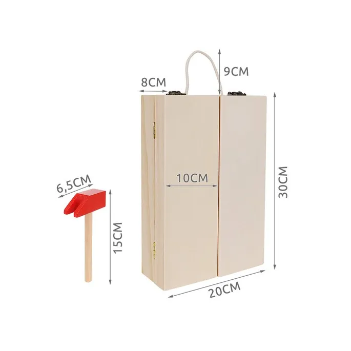 drewniane młotki i piła z zestawu narzędzi dla dzieci