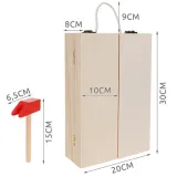 drewniane młotki i piła z zestawu narzędzi dla dzieci