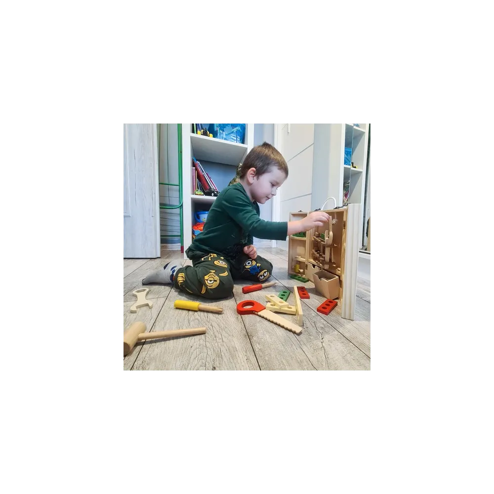 komplet narzędzi dla dzieci w drewnianej skrzynce