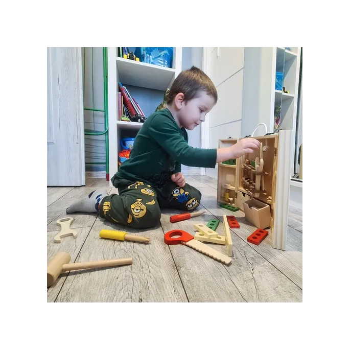 komplet narzędzi dla dzieci w drewnianej skrzynce