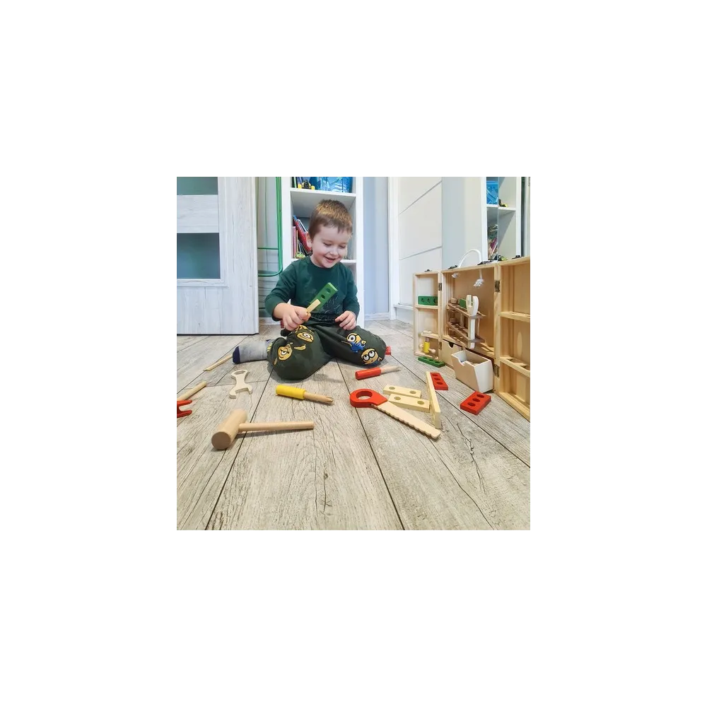 skrzynka i narzędzia rozwijające zdolności manualne dziecka