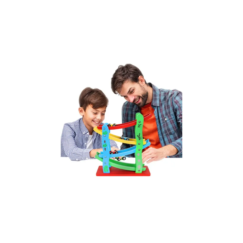 Drewniana konstrukcja toru ukazująca stabilność zabawki