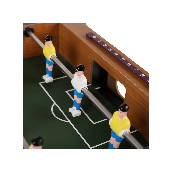 zbliżenie na dwóch plastikowych piłkarzy na prowadnicy